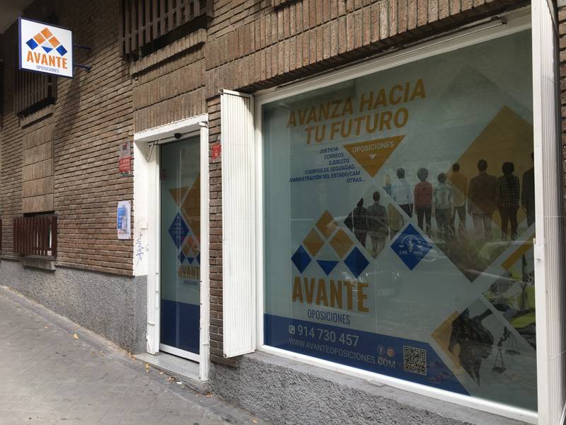 Cristalera creado por diseño, producción y creatividad por publicidad supra. publicidad exterior